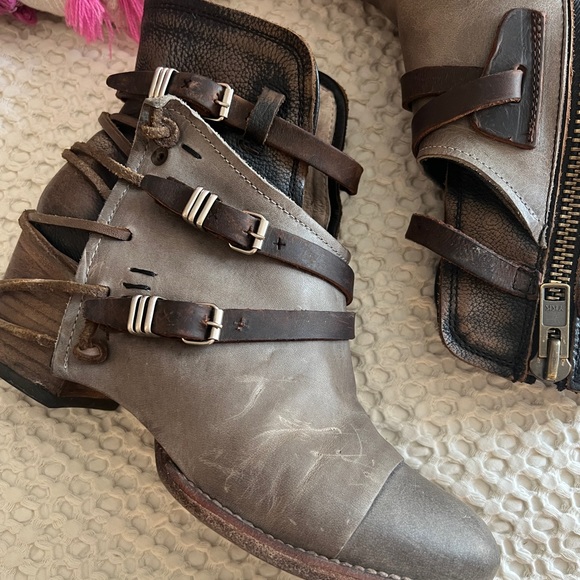 Freebird by Steven Grey Multi Distressed Leather Crue Boots 9 - Picture 11 of 16